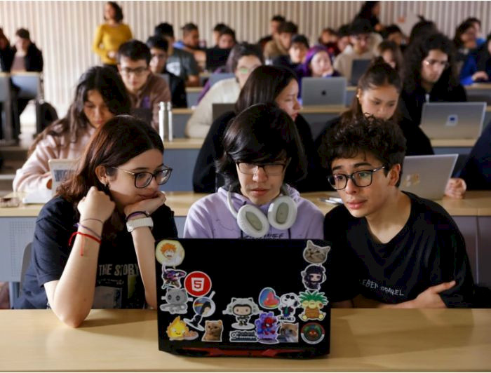 imagen correspondiente a la noticia: "Primer curso de formación general sobre IA despierta fuerte interés de estudiantes"