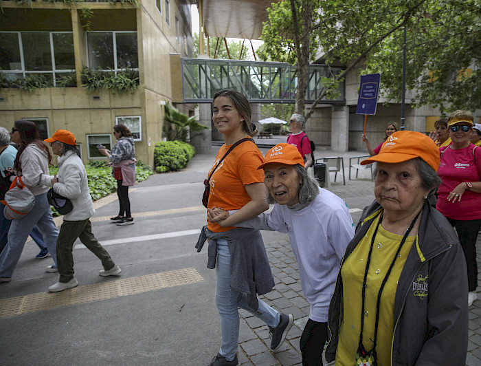 imagen correspondiente a la noticia: "Estudio revela envejecimiento poblacional, caída de nacimientos y alza en divorcios en Chile"