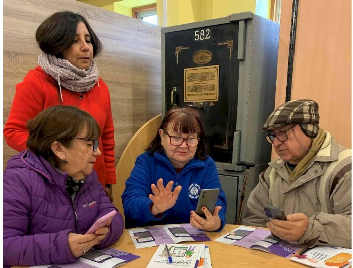 imagen correspondiente a la noticia: "Conecta Mayor UC impulsa debate sobre exclusión financiera de las personas mayores en Chile"