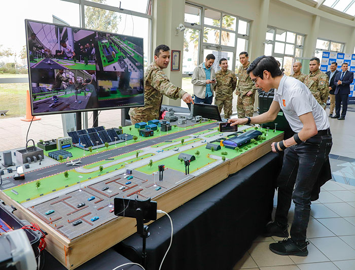 Testeo crítico de un aeropuerto con una maqueta y simuladores