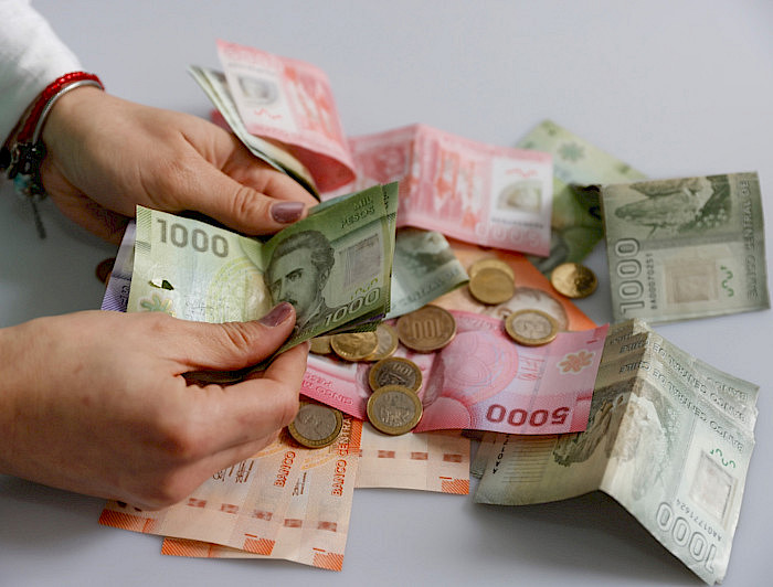 imagen correspondiente a la noticia: "Estudio revela que chilenos obtienen nota 1,6 en educación financiera"