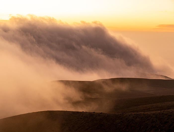 Niebla entrando en el Desierto de Atacama.