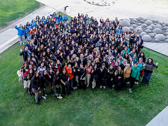 Participantes de la visita a los laboratorios de la Universidad Católica.