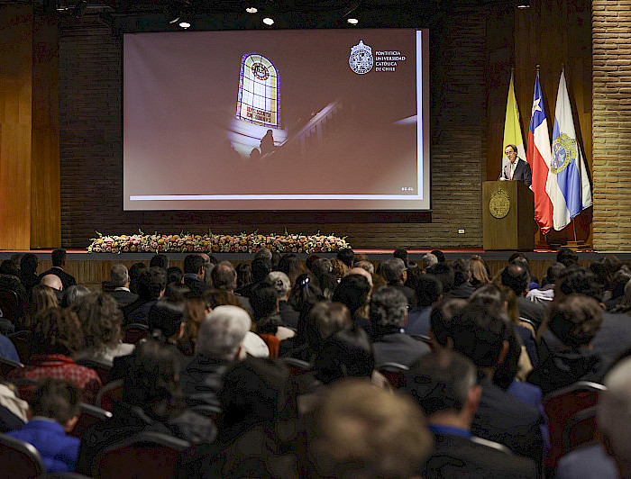 imagen correspondiente a la noticia: "UC distingue la trayectoria de 112 académicos y académicas"