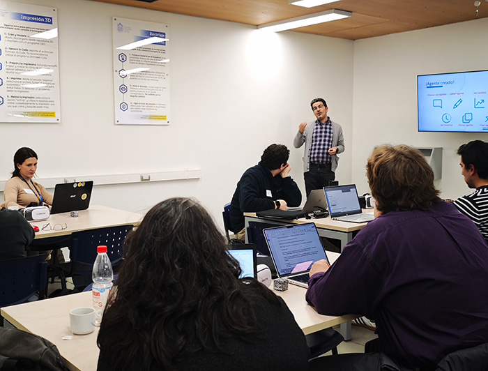 Profesores en capacitación de AyudantIA.