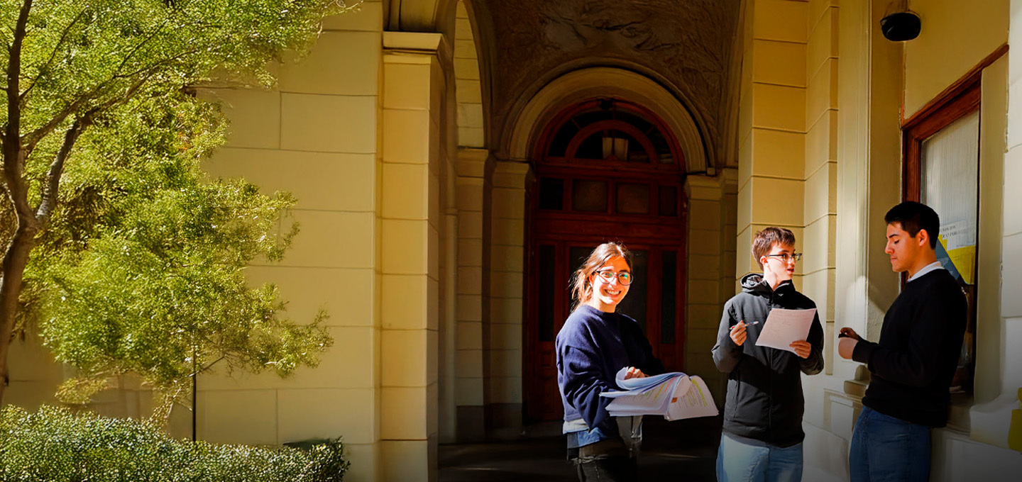 Estudiantes en Casa Central