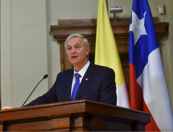 imagen correspondiente a la noticia: "José Antonio Kast en Clapes UC: "Chile enfrenta una emergencia y ésta requiere medidas duras""