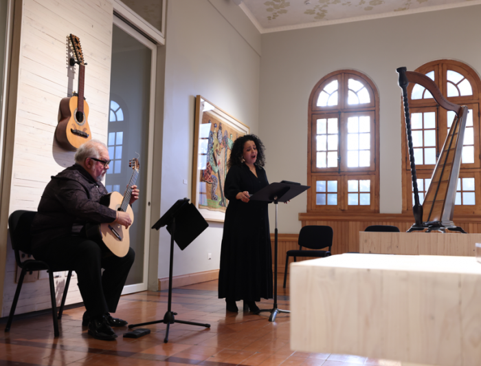 imagen correspondiente a la noticia: "Guitarra clásica y canto lírico: Lanzan Suite Violeta, disco inspirado en obras de la cantautora"