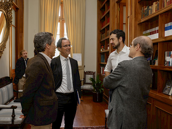 rector Juan Carlos de la Llera conversa con alcaldes