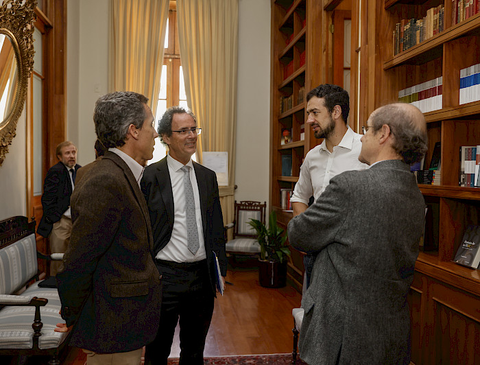 rector Juan Carlos de la Llera conversa con alcaldes
