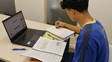 estudiantes en sala de clases