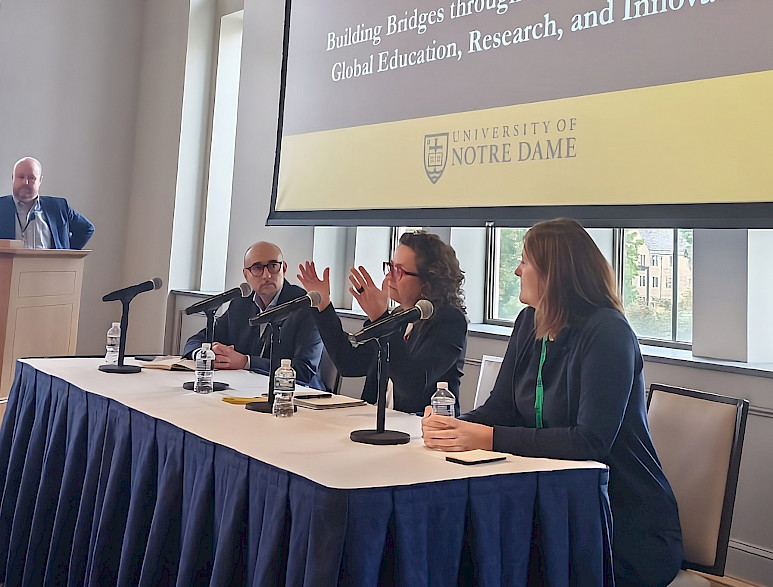 María Elena Boisier expone en un panel integrado por otros dos expositores