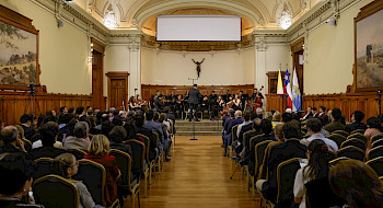 Público en concierto en el Salón de Honor UC