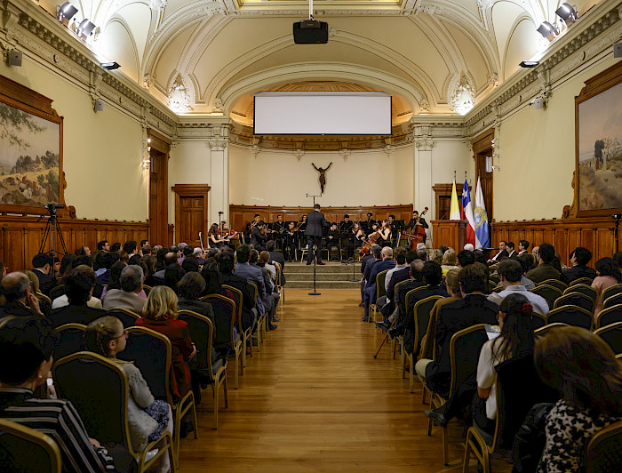 Público en concierto en el Salón de Honor UC
