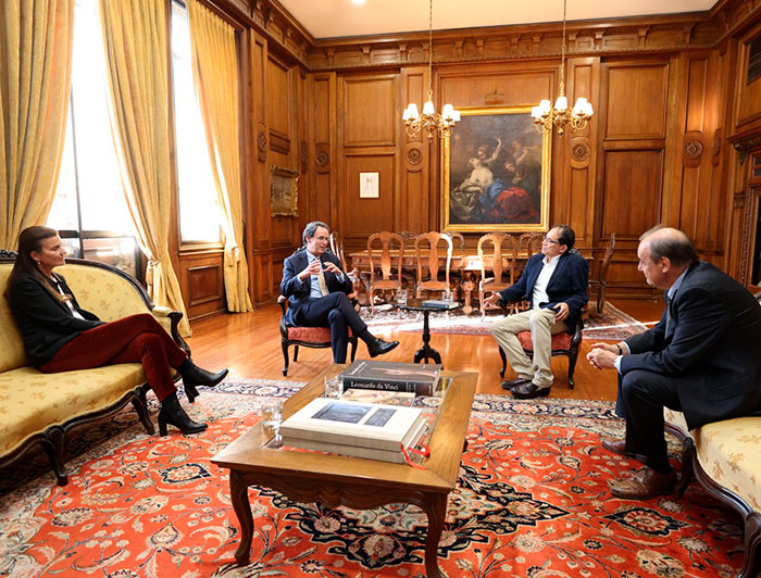 Sergio Micco en una audiencia con el rector de la UC Juan Carlos de la Llera.