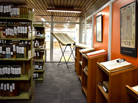 Sala de Libros Antiguos ubicada en la Biblioteca San Joaquín UC.