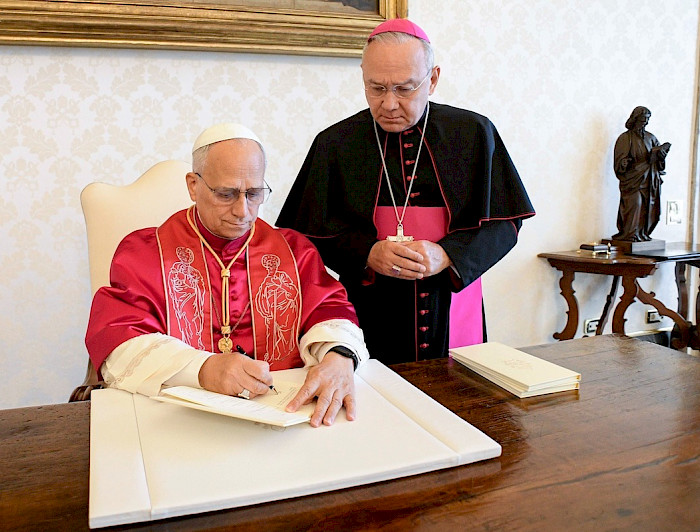 imagen correspondiente a la noticia: "Dilexi te: Primera exhortación de León XIV se centra en los pobres y muestra cercanía con Francisco"