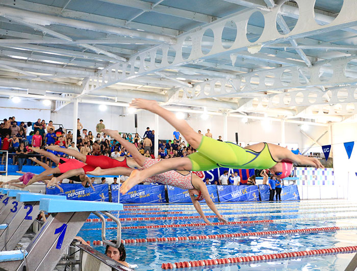 Competencia de Natación Mujeres.