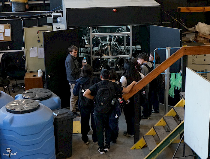 estudiantes de colegio participan de una visita en el Campus San Joaquín