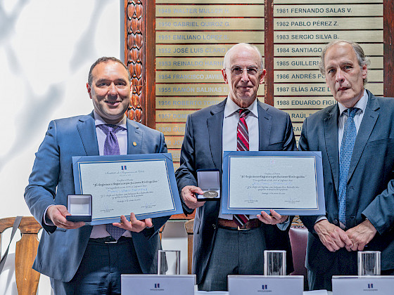 José Francisco Muñoz y Francisco Suárez  muestran su