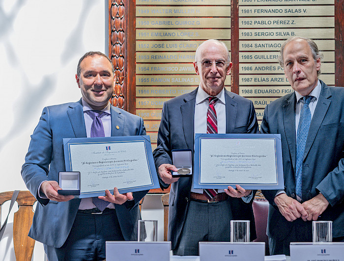 José Francisco Muñoz y Francisco Suárez  muestran su