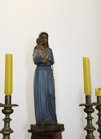 escultura de la Virgen María