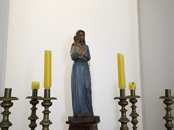 escultura de la Virgen María