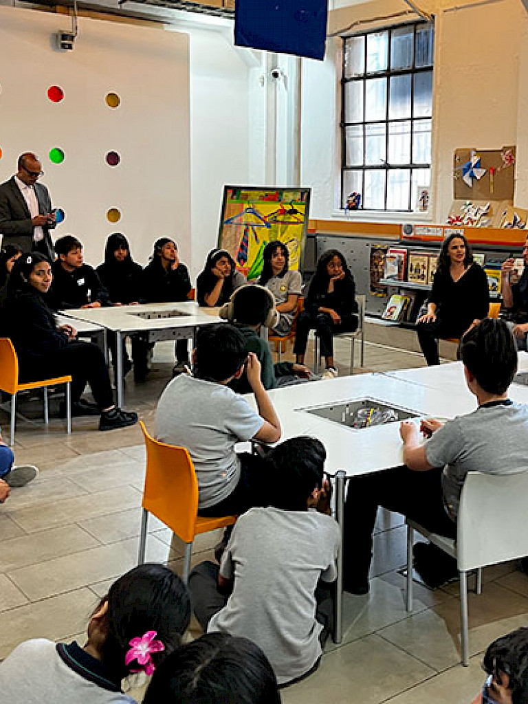 Actividades de CEDETi en un colegio para mostrar el software Sueñaletras.