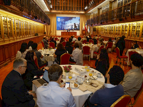 Vista general del Foro, aula magna Manuel José Irarrázaval. Créditos: Karina Fuenzalida