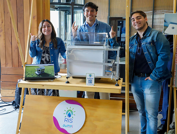 Equipo participande de la feria de prototipos de Jump Chile.