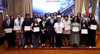 Estudiantes y académicos que recibieron una beca Santander para realizar su movilidad internacional.