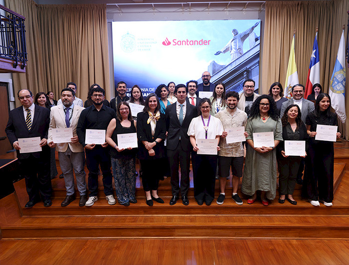 Estudiantes y académicos que recibieron una beca Santander para realizar su movilidad internacional.