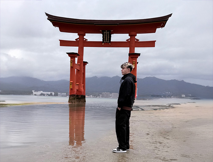Estudiante Felipe Díaz en Japón.