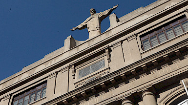 Fachada Casa Central UC