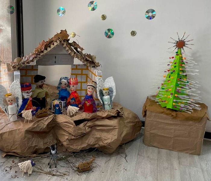 Pesebre y árbol navideño