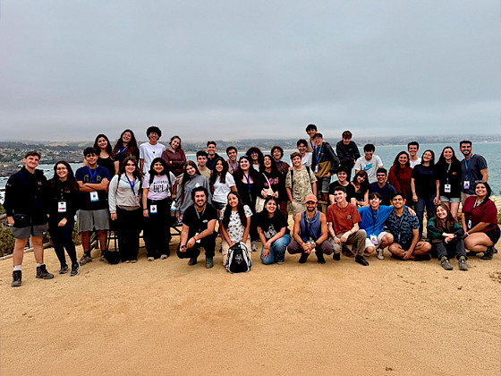 Escolares visitando la Estación Costera de Investigaciones Marinas UC.