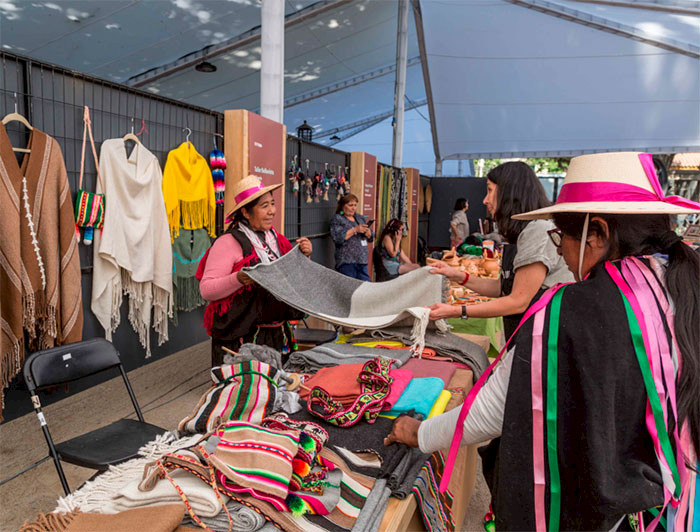 Muestra de Artesanía UC