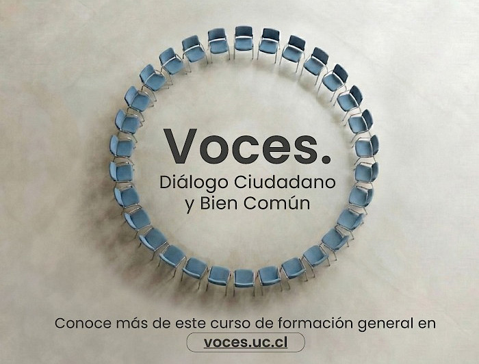 Estudiantes reunidos en círculo en un patio.