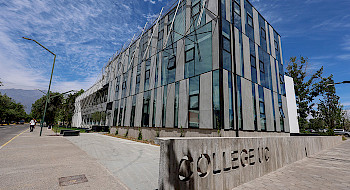 Fachada edificio College UC.