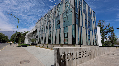 Fachada edificio College UC.