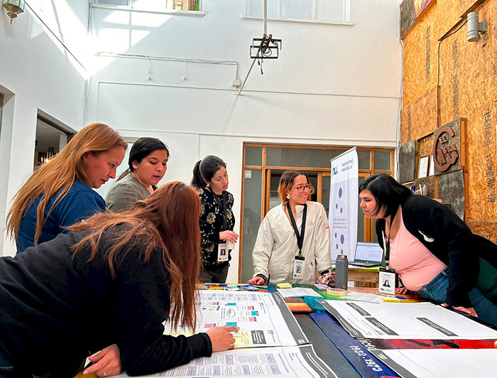 Equipo de Observatorio Ambiental trabajando en el desarrollo de la plataforma en conjunto con la comunidad.
