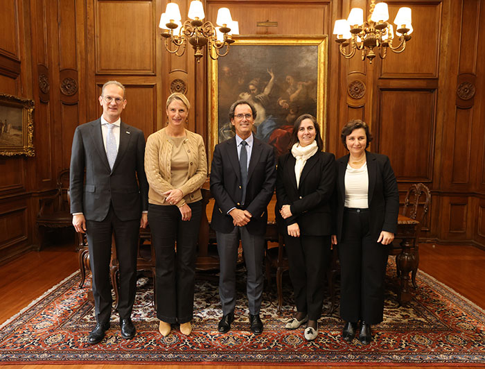 Autoridades de UC Louvain, KU Leuven y Ghent University, junto a autoridades de la Pontificia Universidad Católica de Chile.