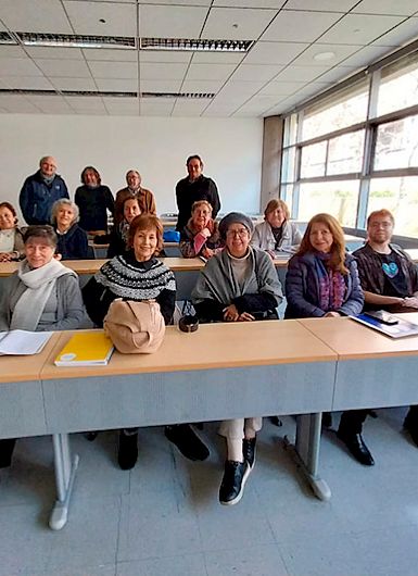 Personas mayores participantes de uno de los cursos piloto de Aulas con Trayectoria.