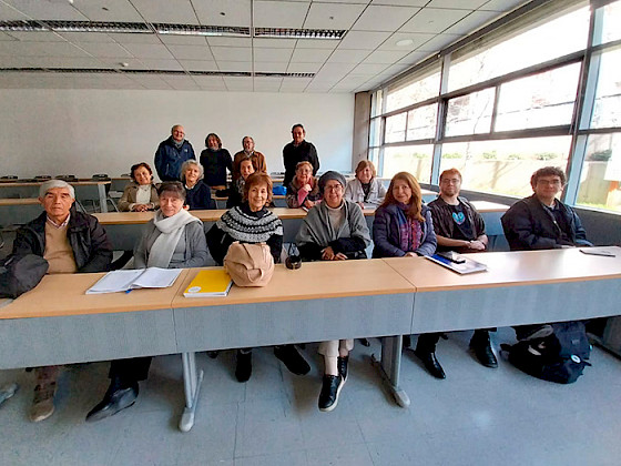 Personas mayores participantes de uno de los cursos piloto de Aulas con Trayectoria.