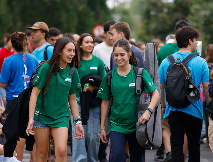 Jóvenes voluntarios de misiones y trabajos de verano.