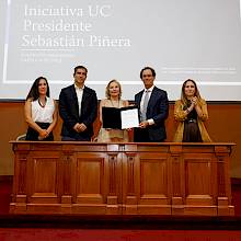 Rector Juan Carlos de la Llera junto a la familia Piñera Morel