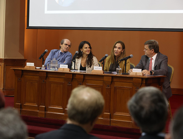 Expositores del panel Desarrollo y democracia: una mirada hacia el futuro