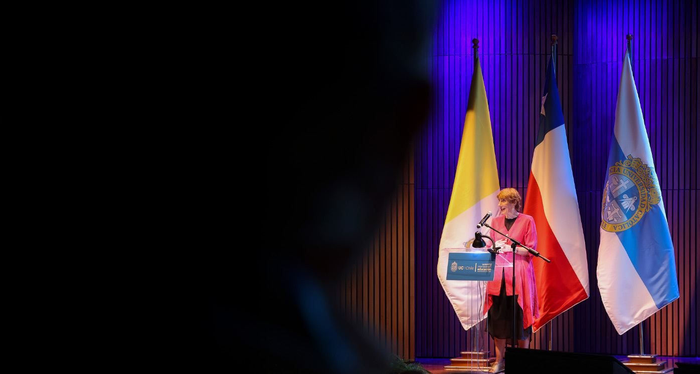 Conferencista en Summit Internacional de Educación UC