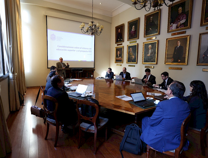 imagen correspondiente a la noticia: "UC convoca a centros de estudio para discutir efectos del FES y analizar alternativas"