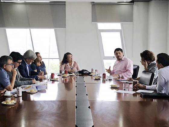 El vicerrector Mario Ponce durante una de las reuniones